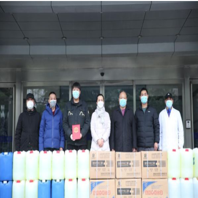 2000斤消毒液，8000只医用口罩，辉达娱乐
建设工程有限公司的暖心捐赠